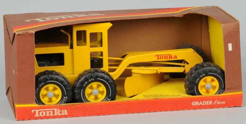 Appraisal: Pressed Steel Tonka Road Grader Toy Description Circa s Very