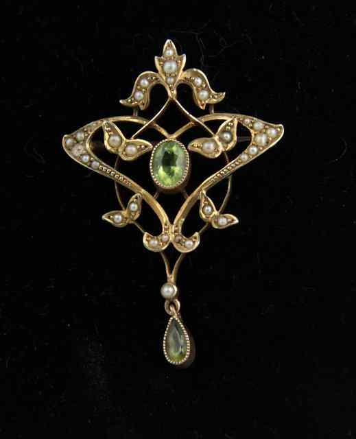 Appraisal: A peridot and seed pearl pendant in a ct gold