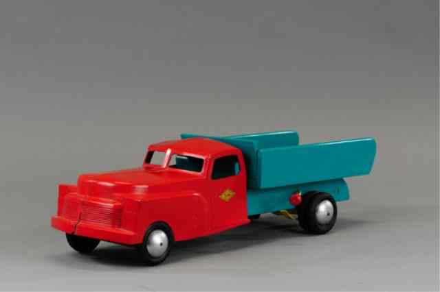 Appraisal: CASS TOYS DUMP TRUCK C 's New York Mfg Co