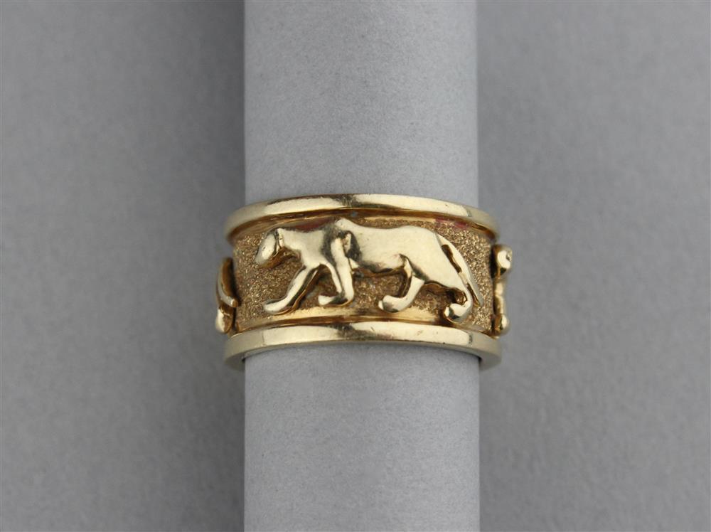 Appraisal: K YELLOW GOLD BAND WITH APPLIED PANTHERS IN THE STYLE