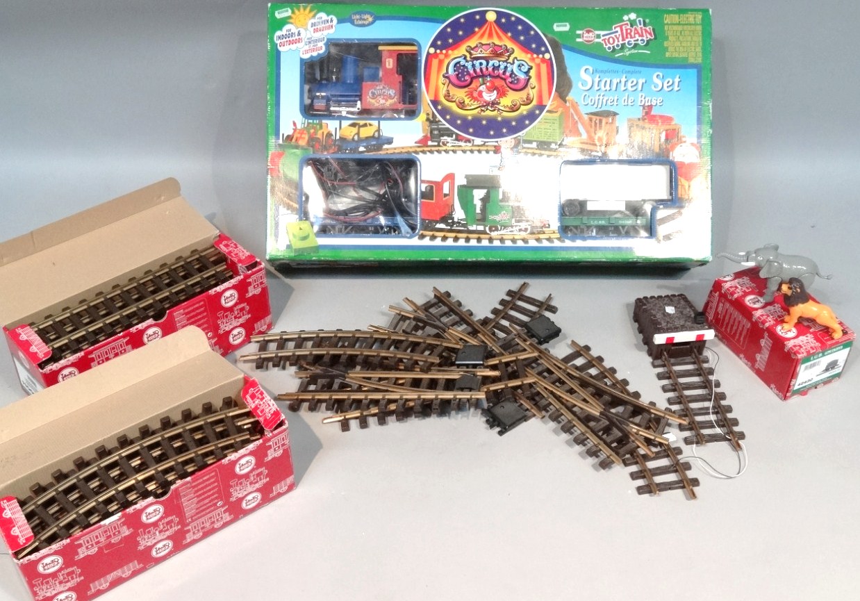 Appraisal: A electric toy train set partially boxed with a quantity