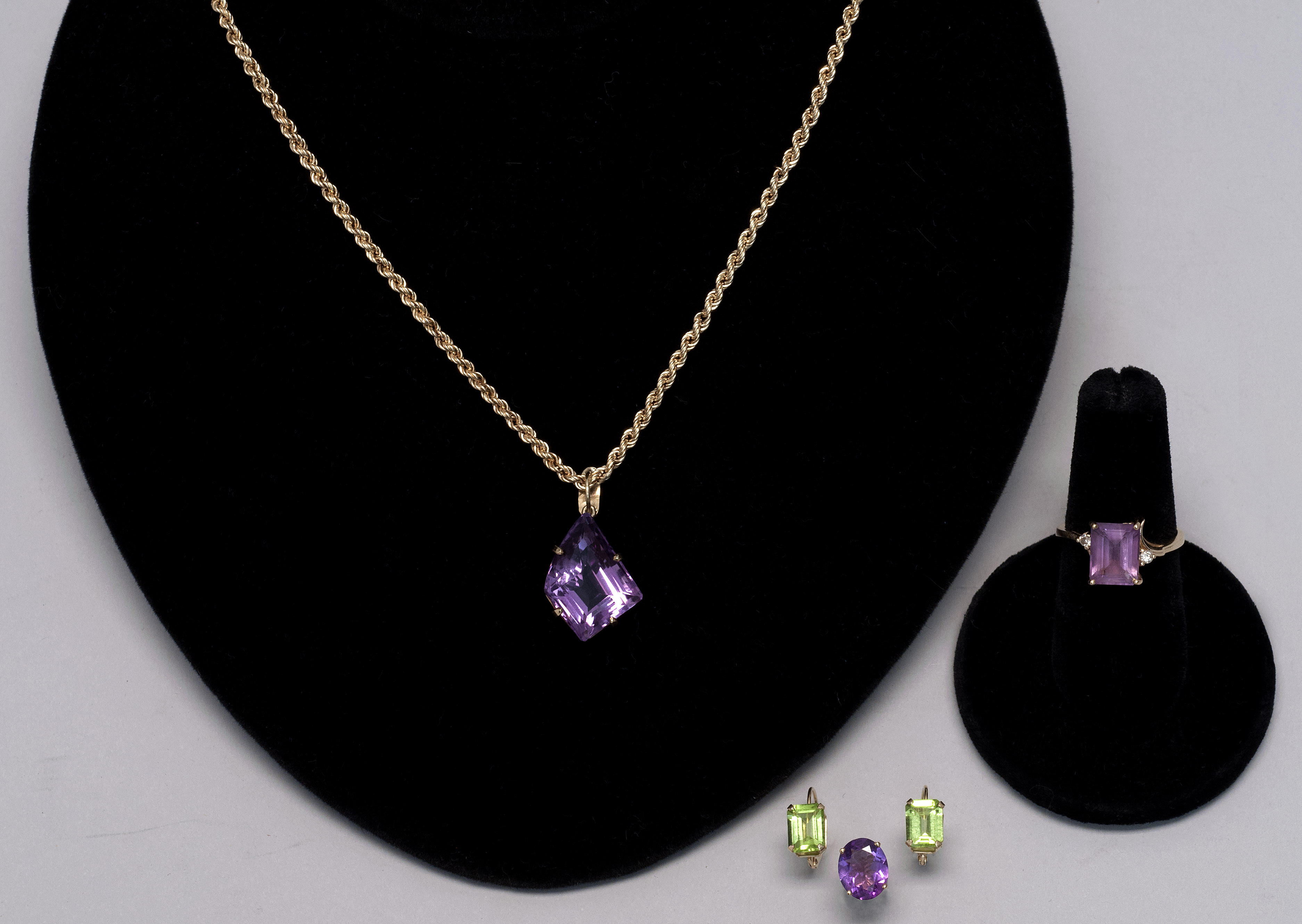 Appraisal: FIVE PIECES OF KT YELLOW GOLD GEM-SET JEWELRY Irregular amethyst