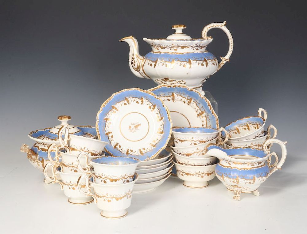 Appraisal: A TH CENTURY ENGLISH TEA SET CIRCA The blue and