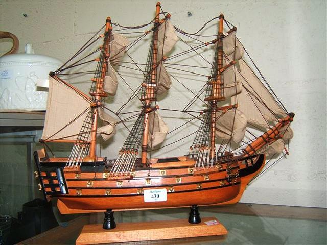 Appraisal: A wooden model of HMS Victory with full rigging and