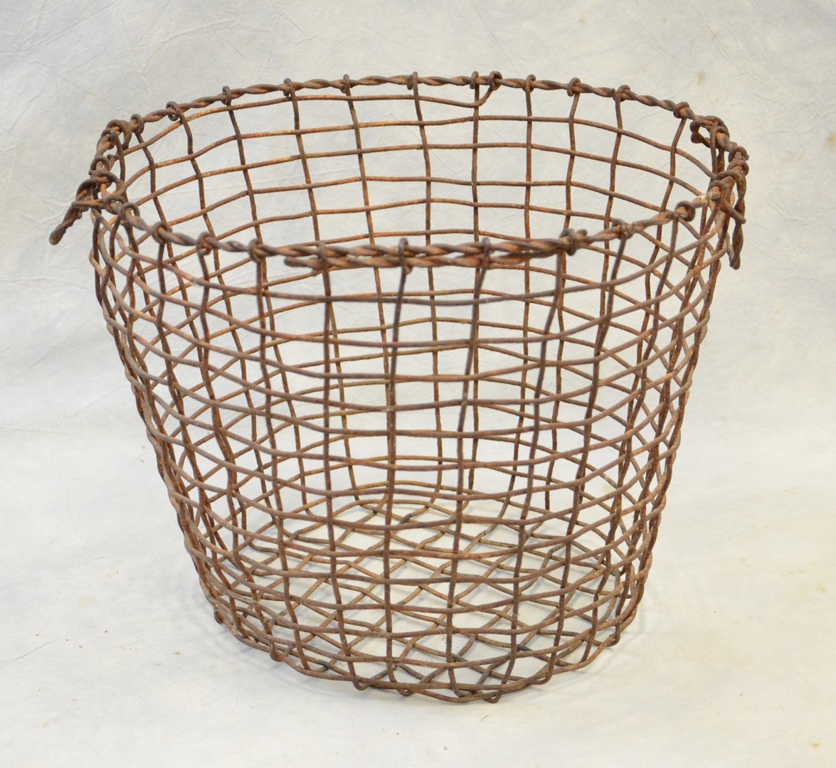 Appraisal: Iron wire clammer clam basket rectangular swing handles th C