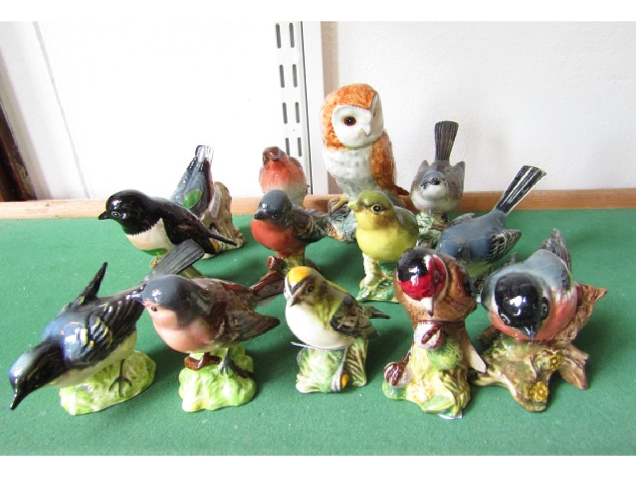 Appraisal: A collection of thirteen small Beswick birds including a barn