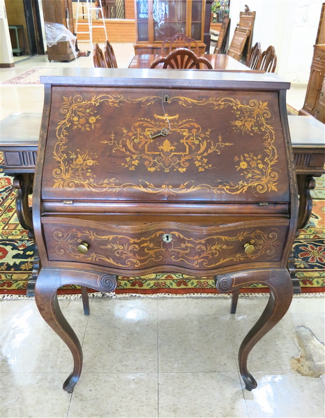 Appraisal: AN INLAID MAHOGANY SLANT-FRONT WRITING DESK Louis XV style American