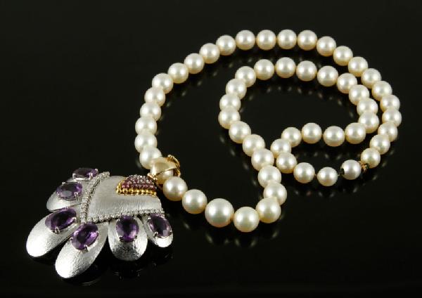 Appraisal: - Ladies' Pearl Necklace with Pendant Ladies' white and yellow