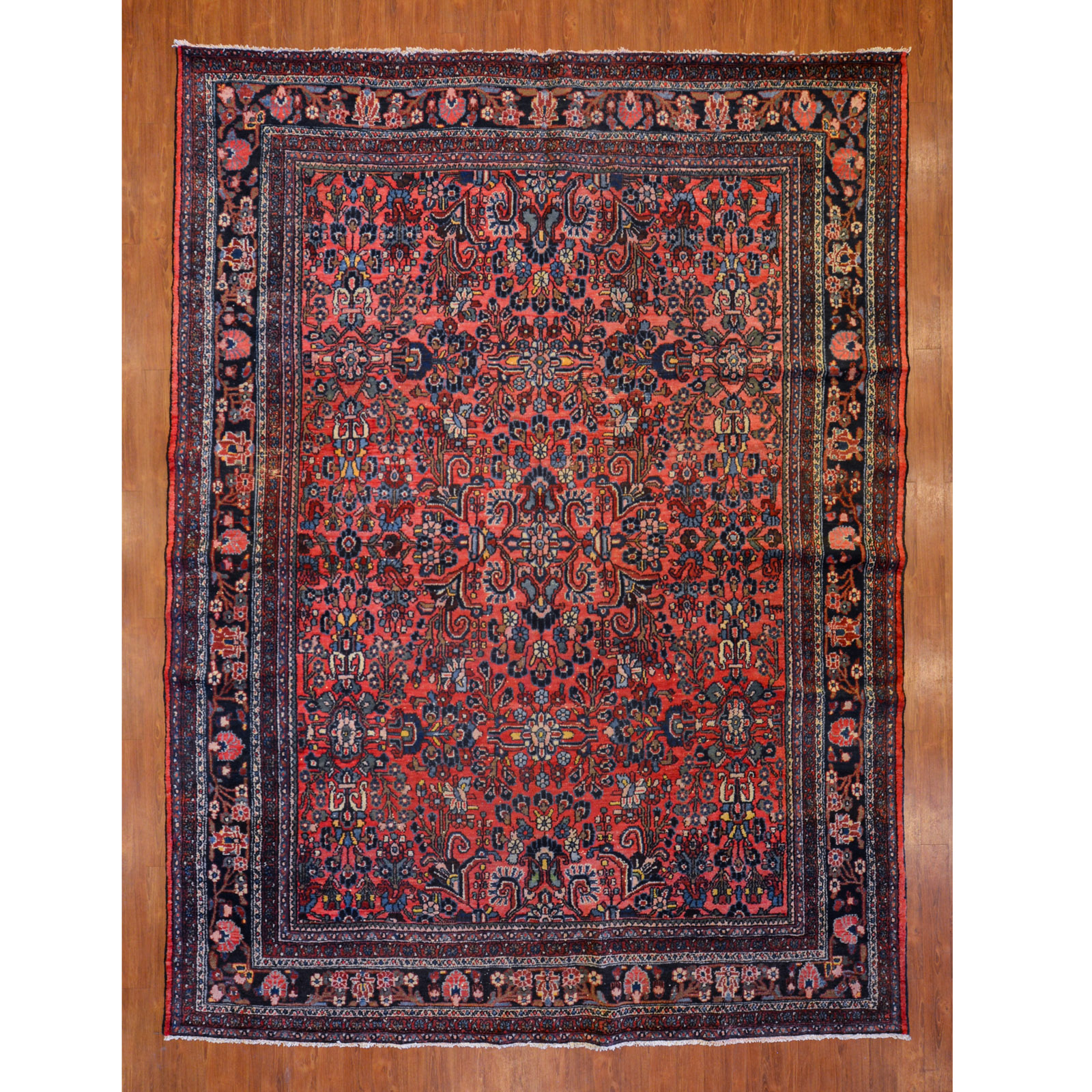 Appraisal: LILIHAN CARPET PERSIA X Third quarter- th century hand-knotted wool