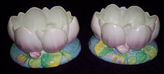 Appraisal: A pair of Clarice Cliff 'waterlily' vases cm wide