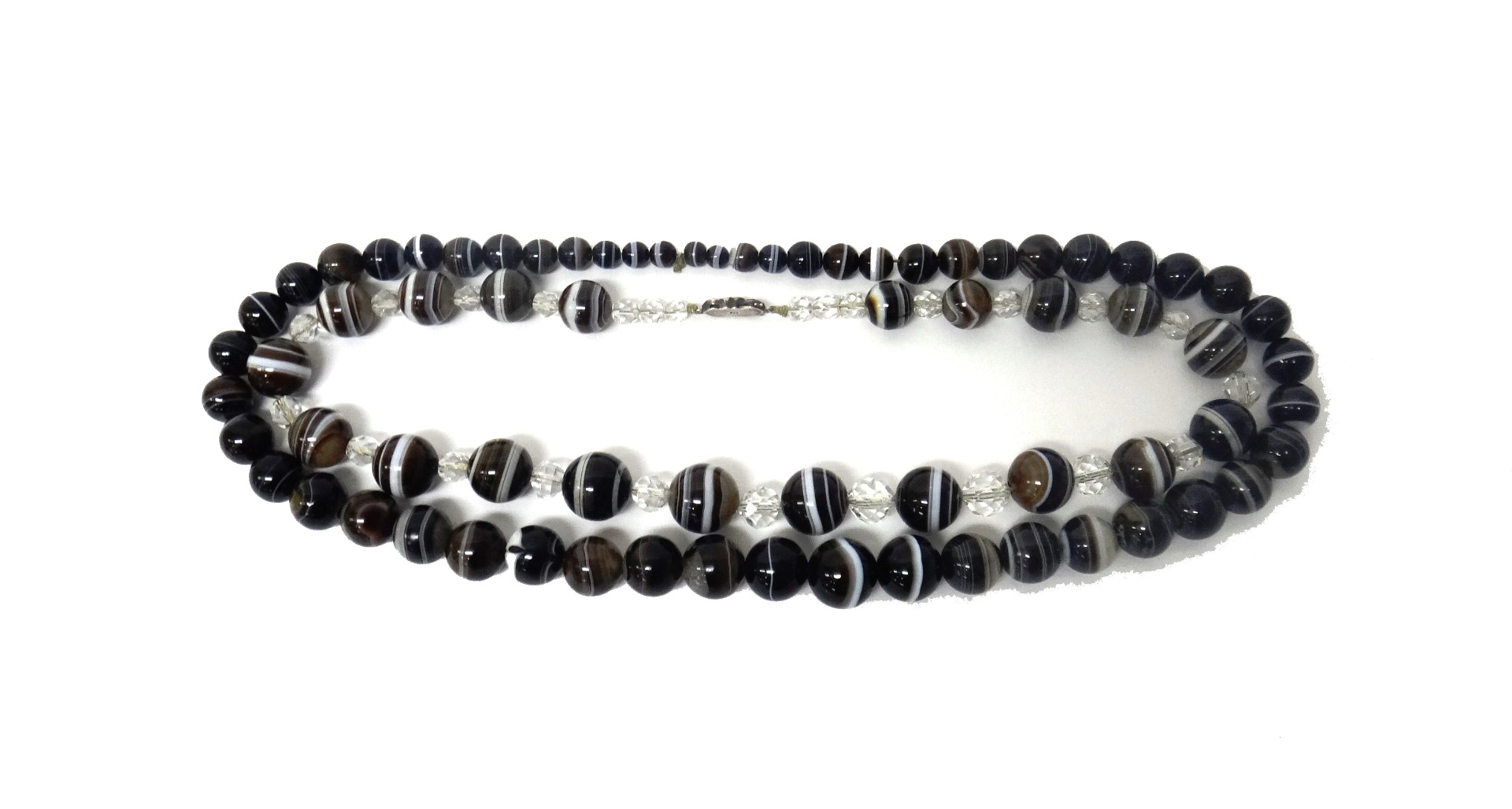 Appraisal: A single row necklace of graduated banded agate beads and