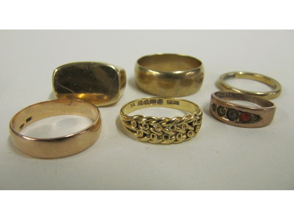 Appraisal: Lot comprising ct gold band approx gms and five ct