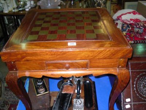 Appraisal: A hardwood games table set on cabriole legs