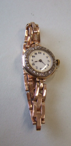 Appraisal: A ladies ct gold cased and diamond set bracelet wristwatch