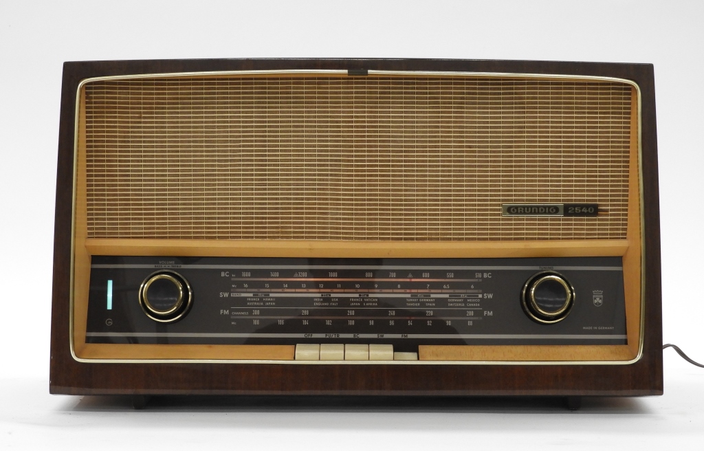 Appraisal: GERMAN GRUNDIG U AM FM MODERN WOOD RADIO Germany Circa