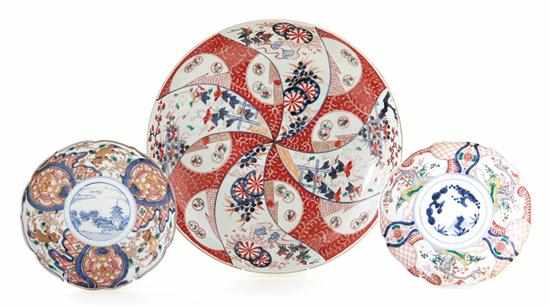 Appraisal: Japanese Imari porcelain charger and pair of plates late th