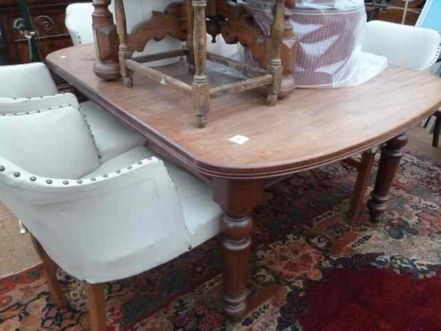 Appraisal: A VICTORIAN MAHOGANY WIND OUT EXTENDING DINING TABLE complete with