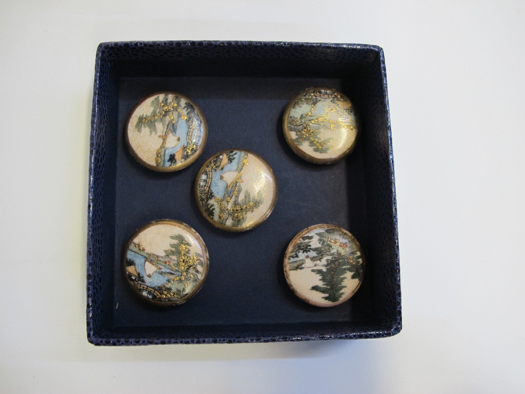 Appraisal: A set of five Satsuma buttons