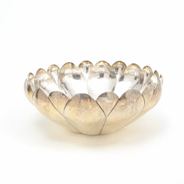 Appraisal: A Mexican sterling groupSanborns Mexico City Comprising Circular floriform bowl