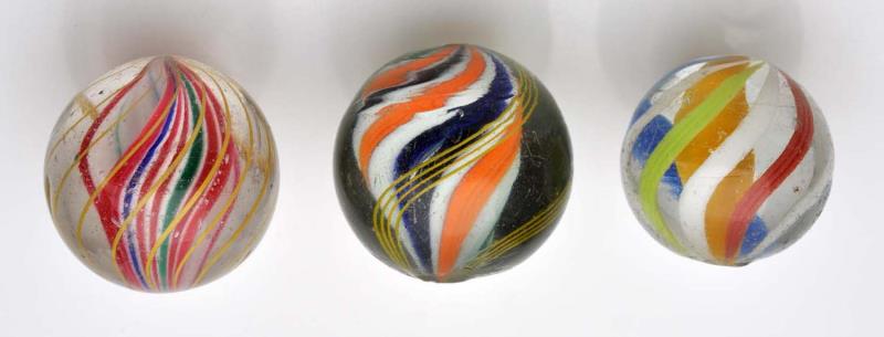 Appraisal: Lot of Swirl Marbles The smallest is a yellow solid