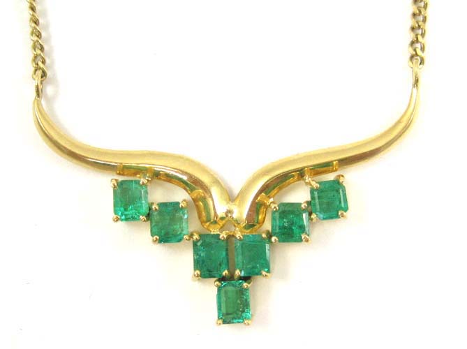 Appraisal: EMERALD AND FOURTEEN KARAT GOLD NECKLACE The pendant between two