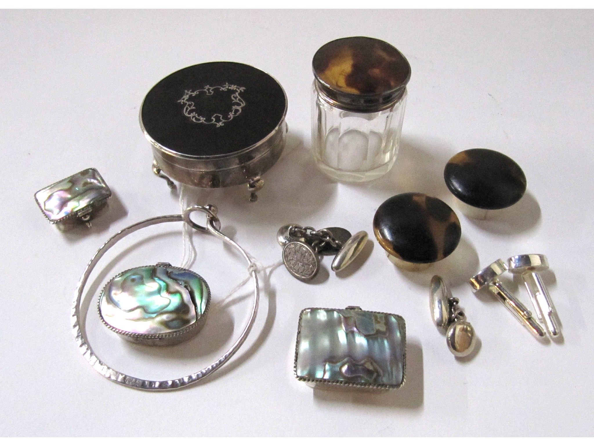 Appraisal: A mixed lot of silver - jewellery box pill boxes