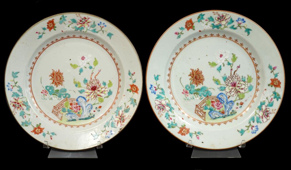 Appraisal: PAIR OF TH C CHINESE EXPORT PORCELAIN PLATESPair of hand