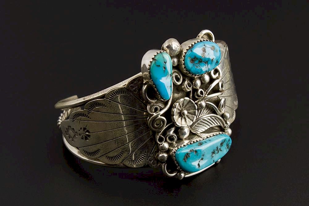 Appraisal: Navajo Traditional Style Bracelet Traditional Style Navajo Bracelet Sterling Silver