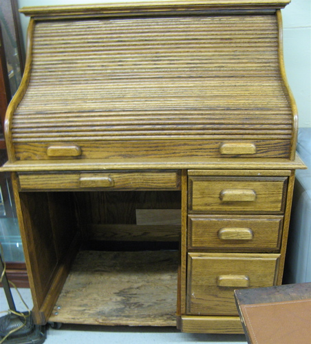 Appraisal: AN AMERICAN OAK ROLL TOP DESK th century a single