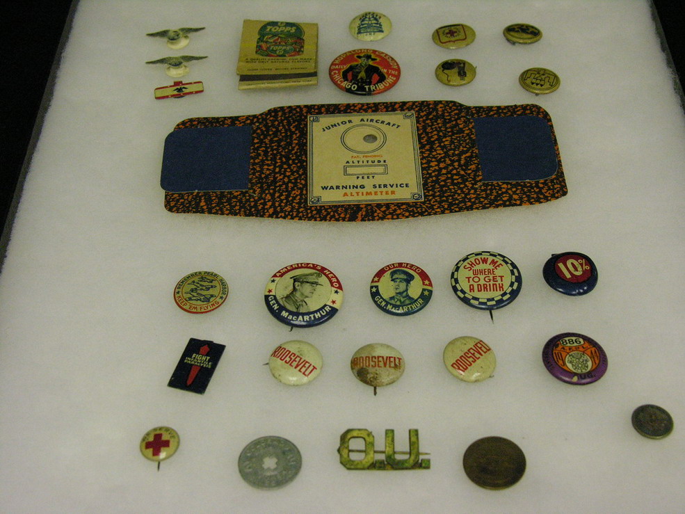 Appraisal: PIECE LOT BUTTONS PIN BACKS ECT Estate lot