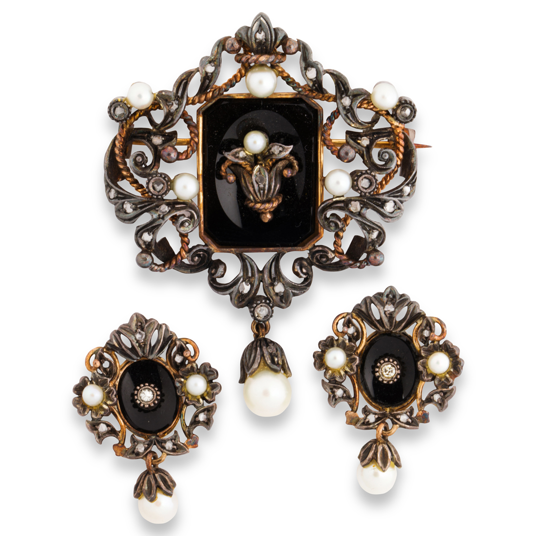 Appraisal: A GROUP OF VICTORIAN MOURNING JEWELRY A group of Victorian