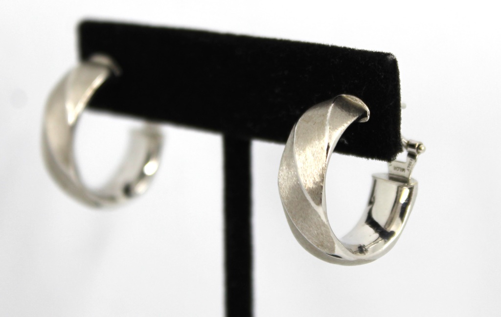 Appraisal: MILOR DESIGNER K WHITE GOLD HOOP EARRINGS Contemporary Milor designer