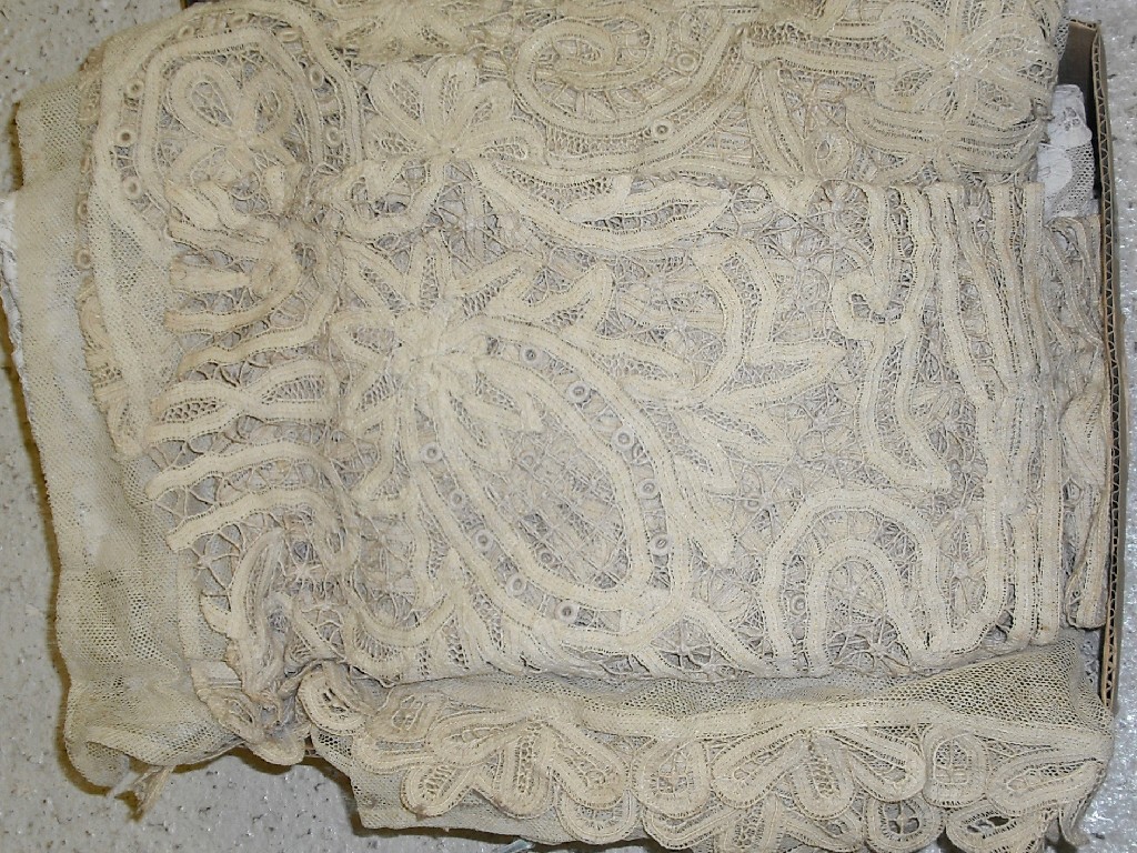 Appraisal: Quantity of Edwardian lace curtains