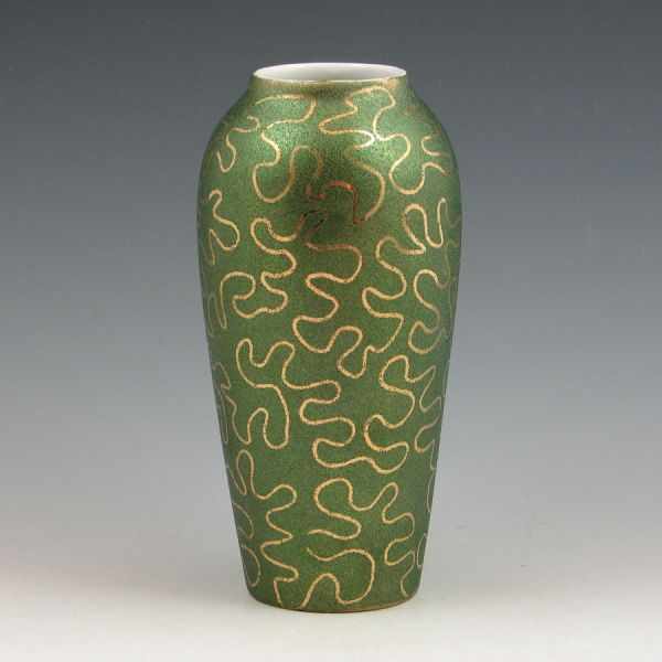 Appraisal: Fraunfelter Coraline vase in green and gold Marked Fraunfelter USA