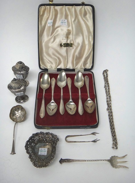 Appraisal: Silver comprising a set of six grapefruit spoons Sheffield cased