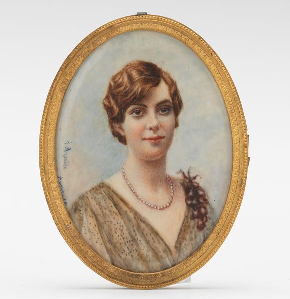 Appraisal: PORTRAIT MINIATURE OF A YOUNG WOMAN x Oval portrait miniature