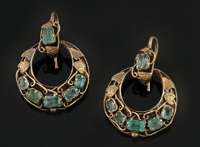 Appraisal: A PAIR OF ARTS AND CRAFTS EMERALD AND GOLD EARRINGS