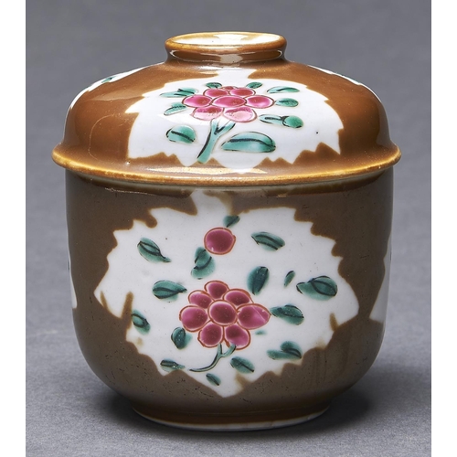 Appraisal: A Chinese Batavian covered bowl Qing dynasty enamelled with a