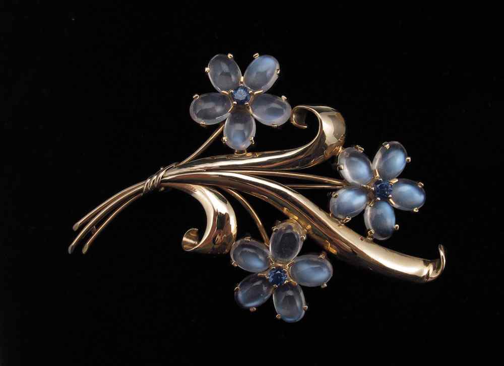 Appraisal: K RETRO DECO MOONSTONE BOUQUET BROOCH K yellow gold brooch