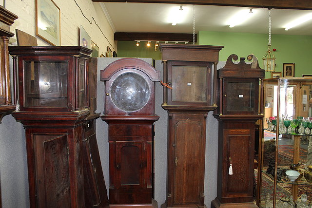 Appraisal: A GEORGIAN MAHOGANY LONGCASE CLOCK CASE the hood with an