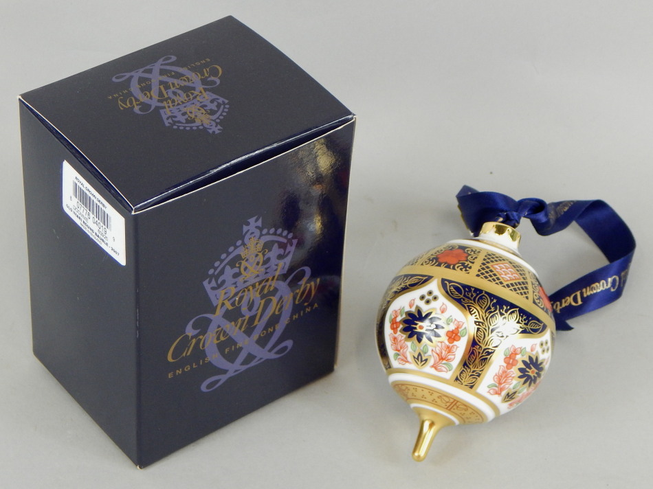 Appraisal: A Royal Crown Derby Imari pattern porcelain Christmas bauble in