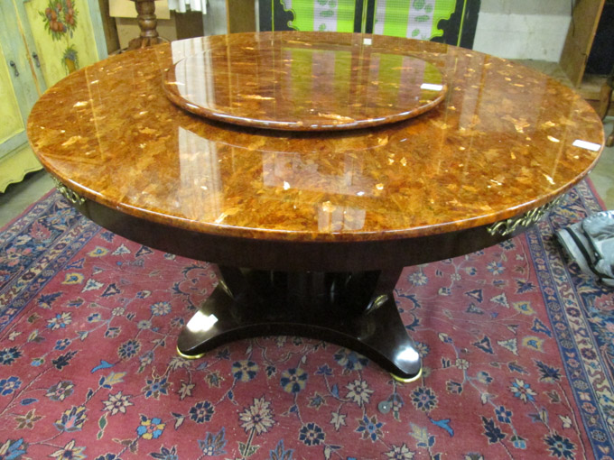 Appraisal: ROUND MAHOGANY PEDESTAL DINING TABLE featuring a diameter coppertone faux