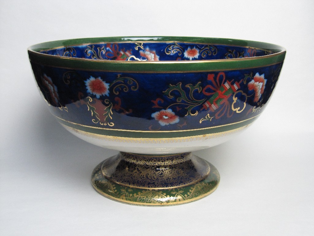 Appraisal: Large Doulton Burslem bowl circa Gloire De Dijon pattern in