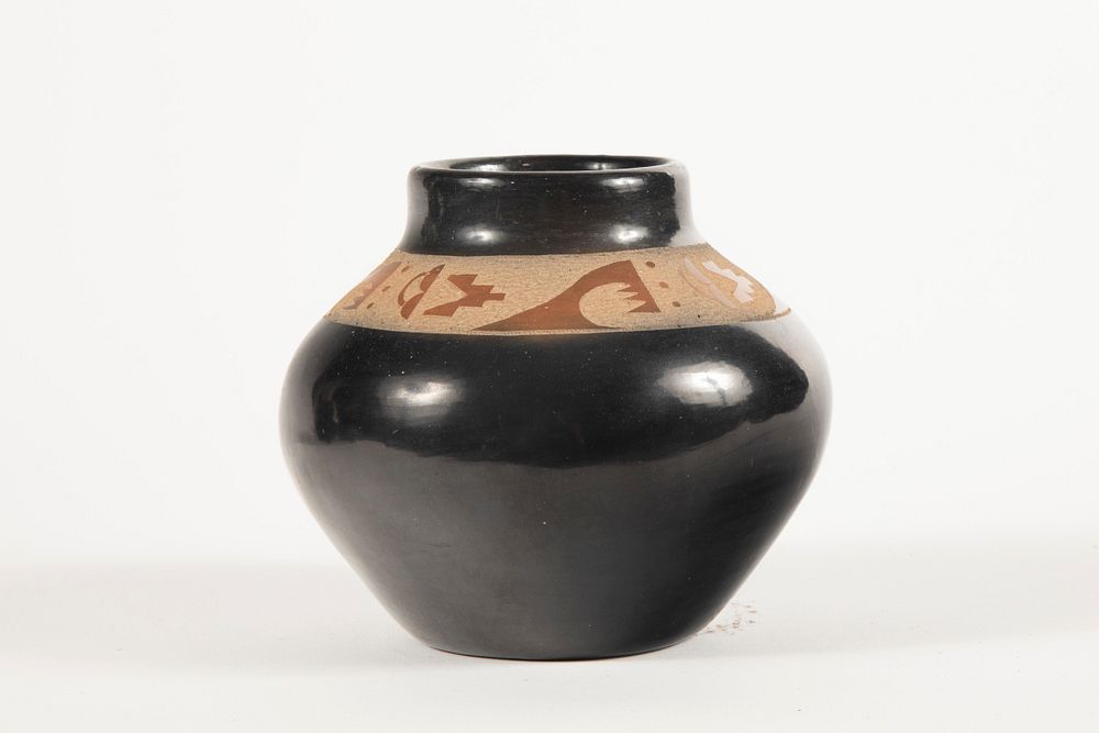 Appraisal: San Ildefonso Barbara Gonzales Two-Toned Blackware Jar Barbara Gonzales Tahn-Moo-Whe