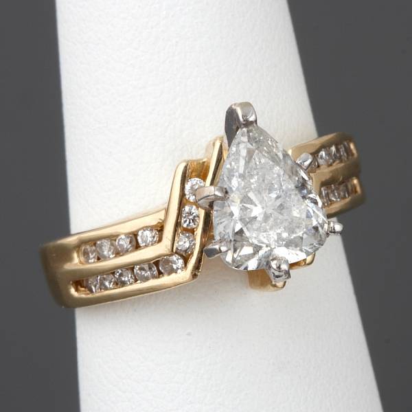 Appraisal: A diamond and k gold ring centering one pear shape