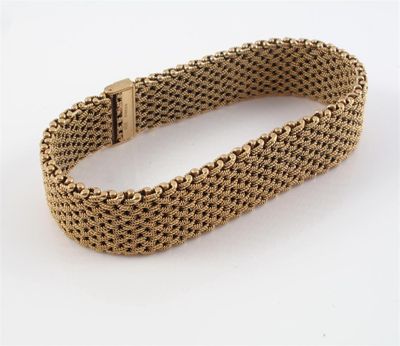 Appraisal: A ct gold fine mesh link bracelet g cm long