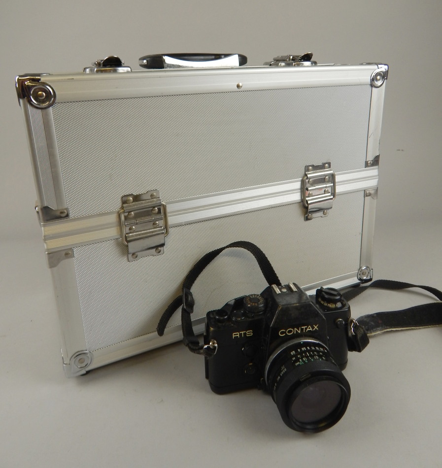 Appraisal: A Contax CS II Quartz camera with lens accessories and