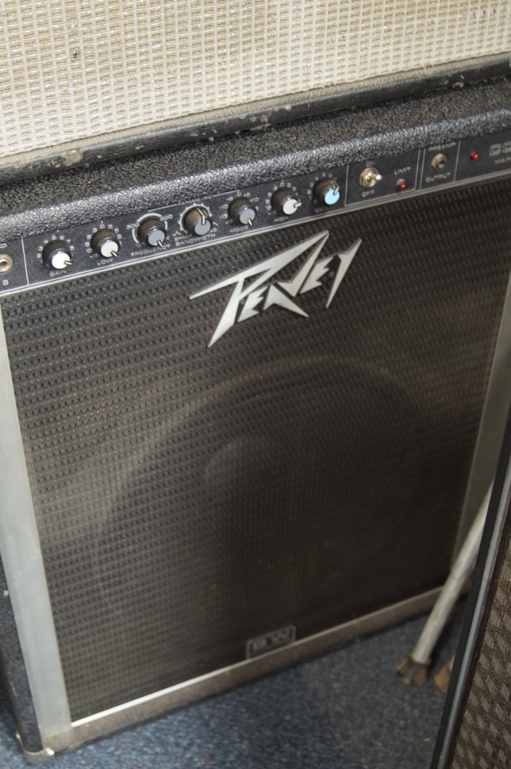 Appraisal: A Peavey Bass combo MkIII amplifier with single speaker