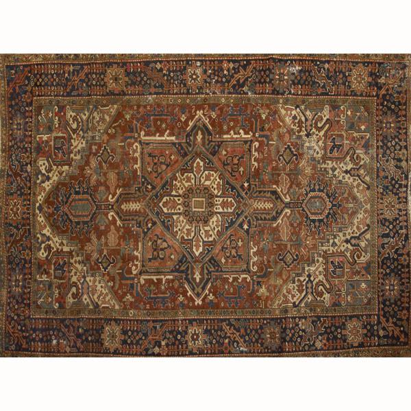 Appraisal: HERIZ DESIGN Oriental carpet th C Some wear and moth