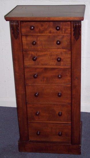 Appraisal: A Victorian mahogany Wellington chest fitted seven graduated drawers on